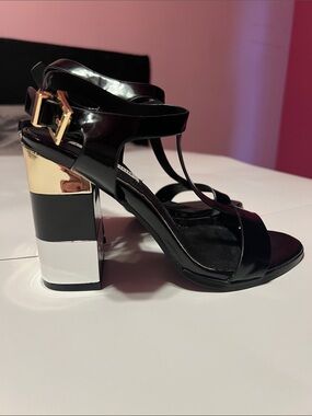 CAPE ROBBIN BRAT Black Patent Block Heels with Gold Accent Size 5.5